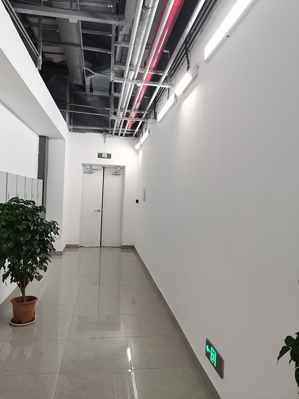 智能疏散指示系統(tǒng)如何自動調整疏散指示以適應火勢變化？